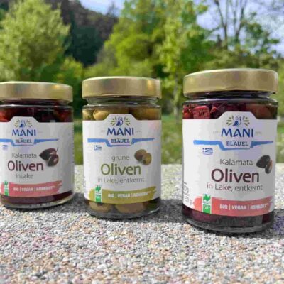 Mani Oliven in Lake